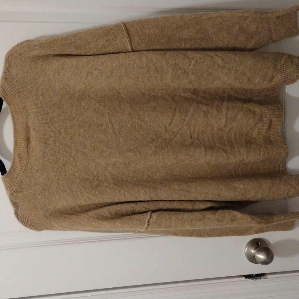 Vince Camuto Oversized Heart Sweater. - Picture 7 of 9